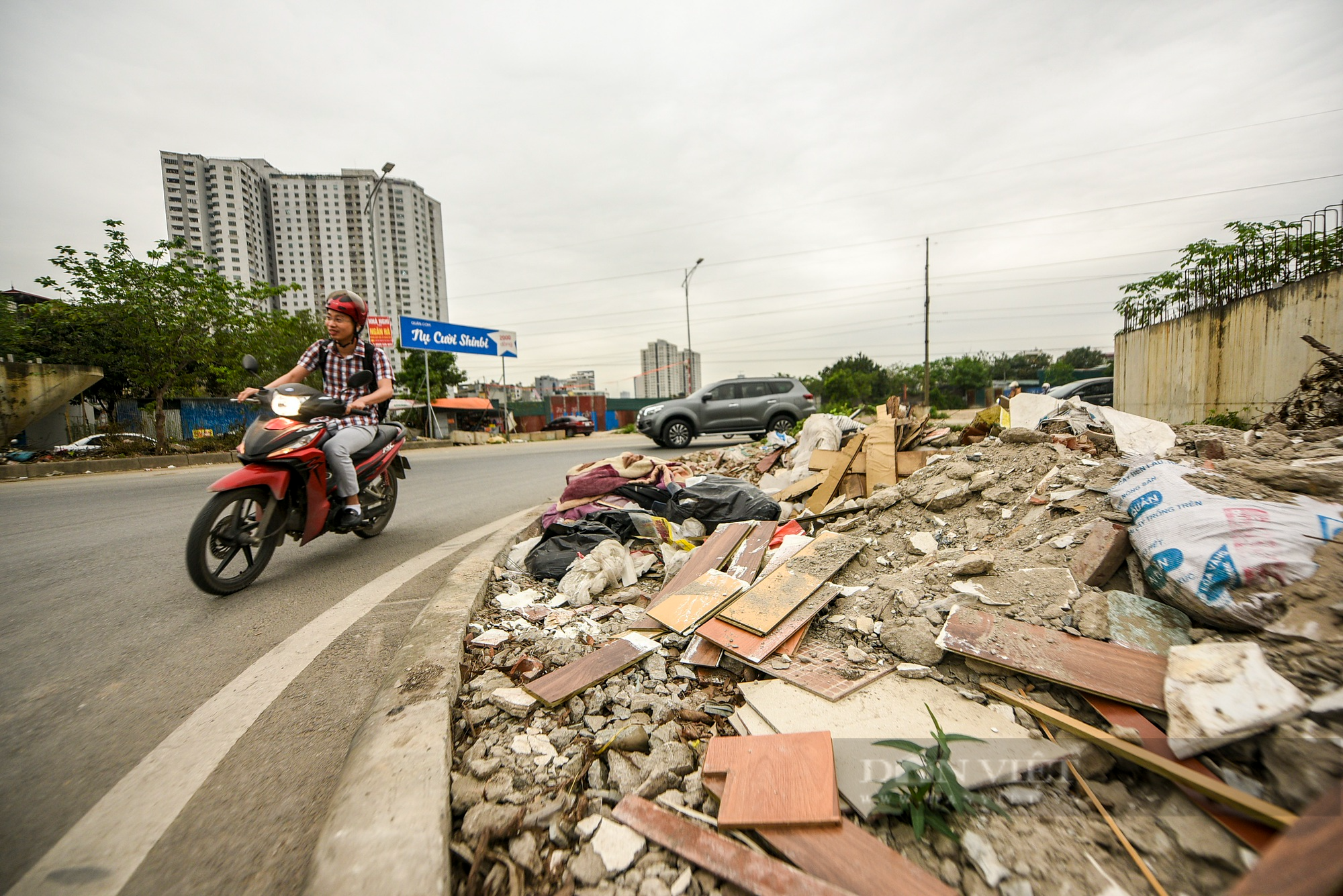 Hình ảnh nhếch nhác, xuống cấp của cầu vượt trên tuyến đường gần nghìn tỷ giữa lòng Thủ đô - Ảnh 6.