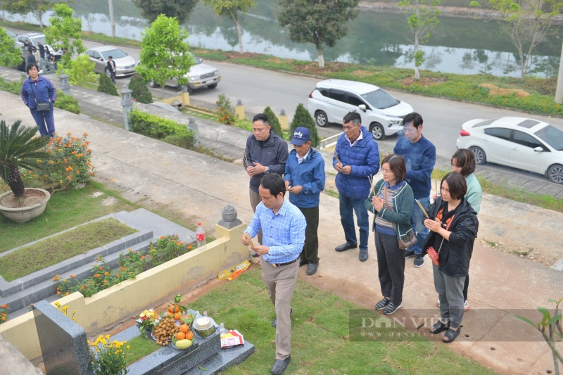 Tết Thanh minh đặc biệt của chàng rể Tây sau 5 năm lấy vợ Việt Nam - Ảnh 1.