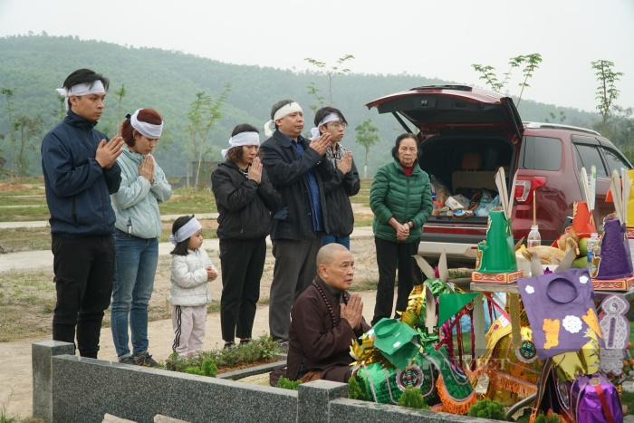 Tết Thanh minh đặc biệt của chàng rể Tây sau 5 năm lấy vợ Việt Nam - Ảnh 8.