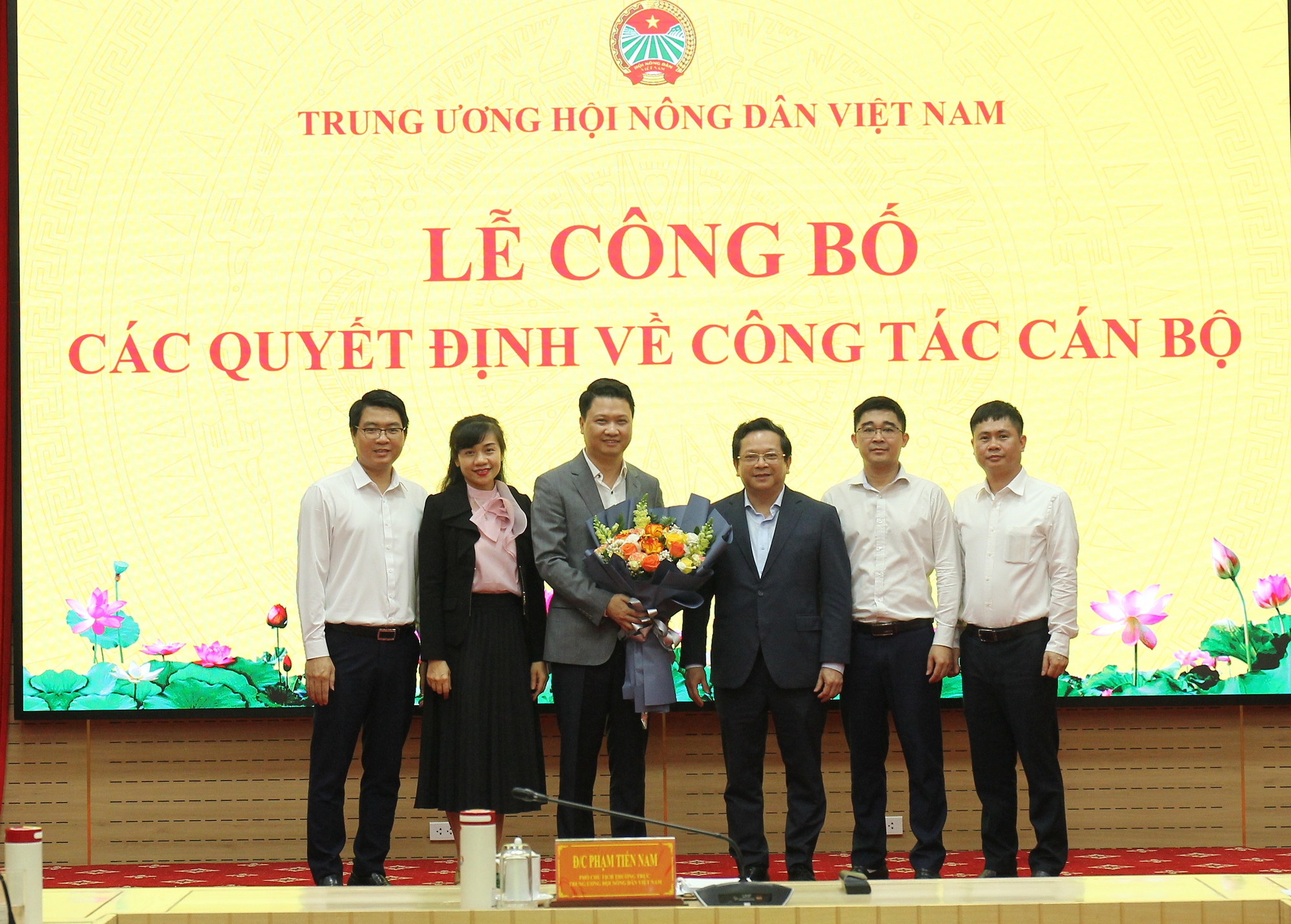 Tiếp nhận và bổ nhiệm ông Trần Sĩ Nghị làm Thư ký Chủ tịch BCH Trung ương Hội Nông dân Việt Nam  - Ảnh 2.