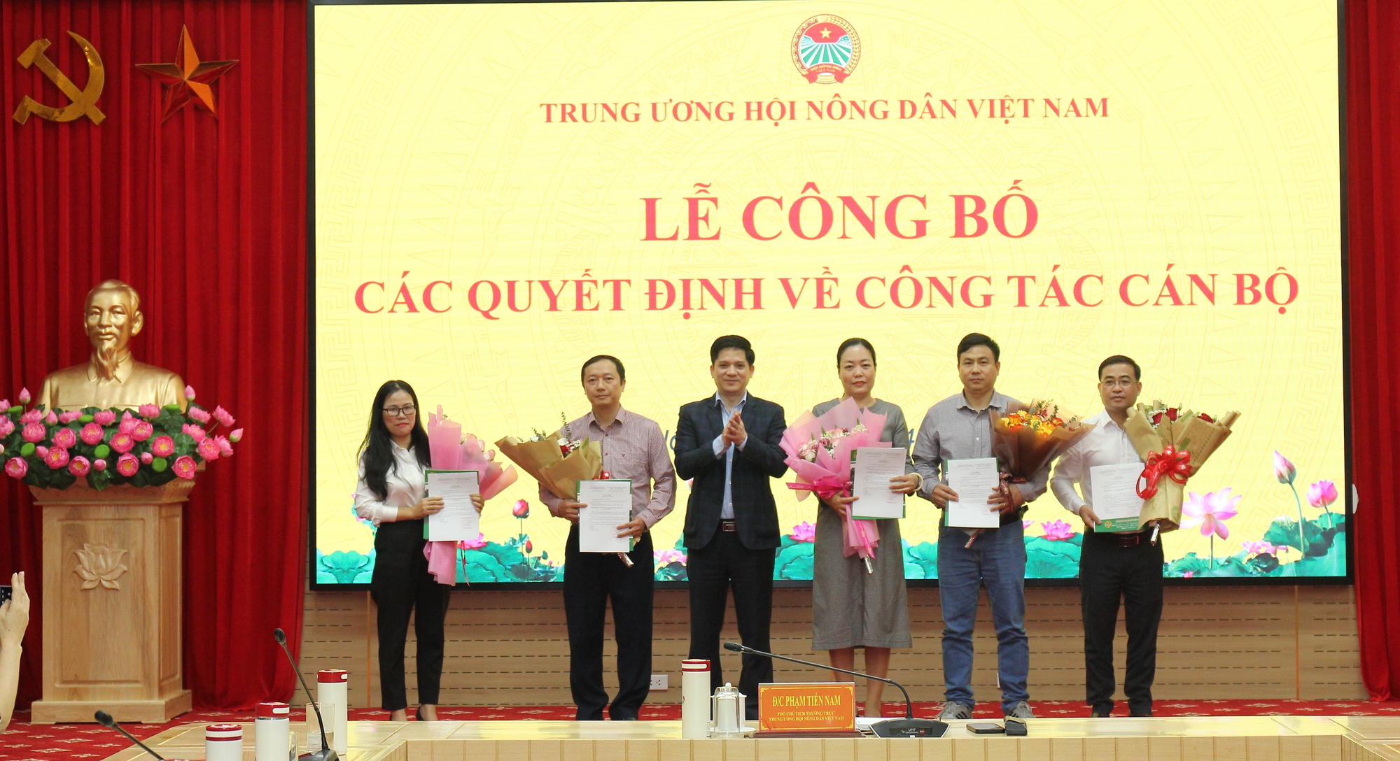 Tiếp nhận và bổ nhiệm ông Trần Sĩ Nghị làm Thư ký Chủ tịch BCH Trung ương Hội Nông dân Việt Nam  - Ảnh 3.