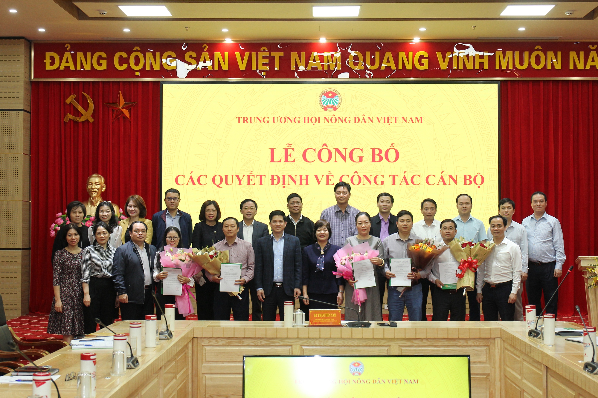 Tiếp nhận và bổ nhiệm ông Trần Sĩ Nghị làm Thư ký Chủ tịch BCH Trung ương Hội Nông dân Việt Nam  - Ảnh 4.
