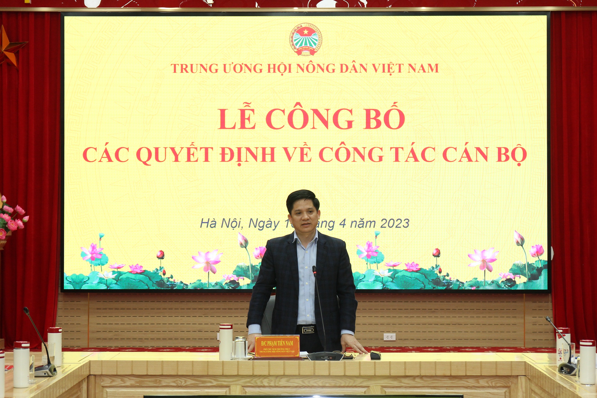 Tiếp nhận và bổ nhiệm ông Trần Sĩ Nghị làm Thư ký Chủ tịch BCH Trung ương Hội Nông dân Việt Nam  - Ảnh 5.