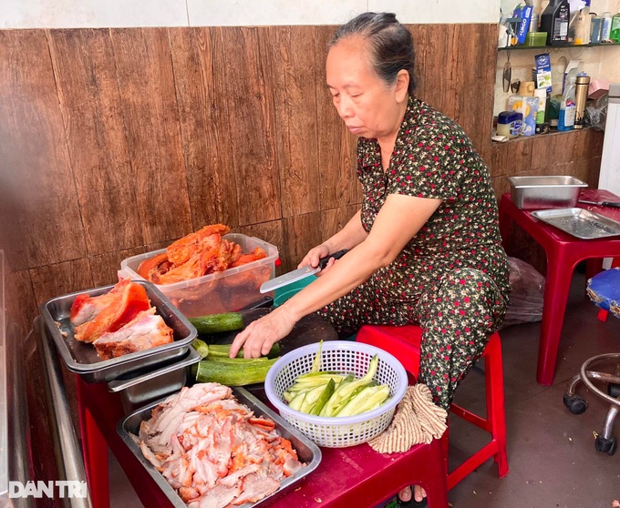 Quán bánh mì Việt 90 năm tuổi, từng được lên truyền hình Mỹ - Ảnh 4.