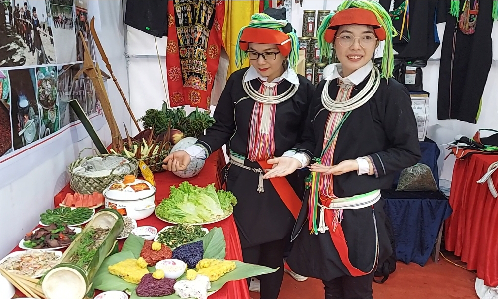 Hà Giang đánh thức tiềm năng lễ hội truyền thống để phát triển du lịch - Ảnh 3.