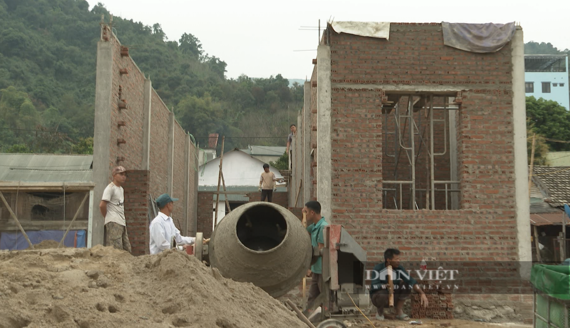 Xoá nhà tạm, nhà dột nát, một giải pháp căn cơ để giảm nghèo ở Lai Châu - Ảnh 3.