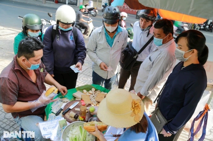 Quán bánh mì Việt 90 năm tuổi, từng được lên truyền hình Mỹ - Ảnh 8.