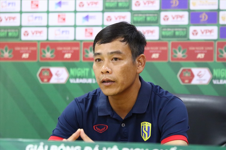 HLV Nguyễn Huy Hoàng nói gì sau trận thua Nam Định FC - Ảnh 1.