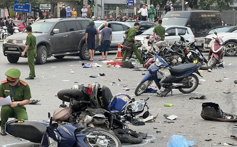Vụ ôtô đâm 17 xe máy ở Hà Nội: Bảo hiểm BSH tạm ứng 250 triệu đồng để chủ xe khắc phục hậu quả - Ảnh 1.