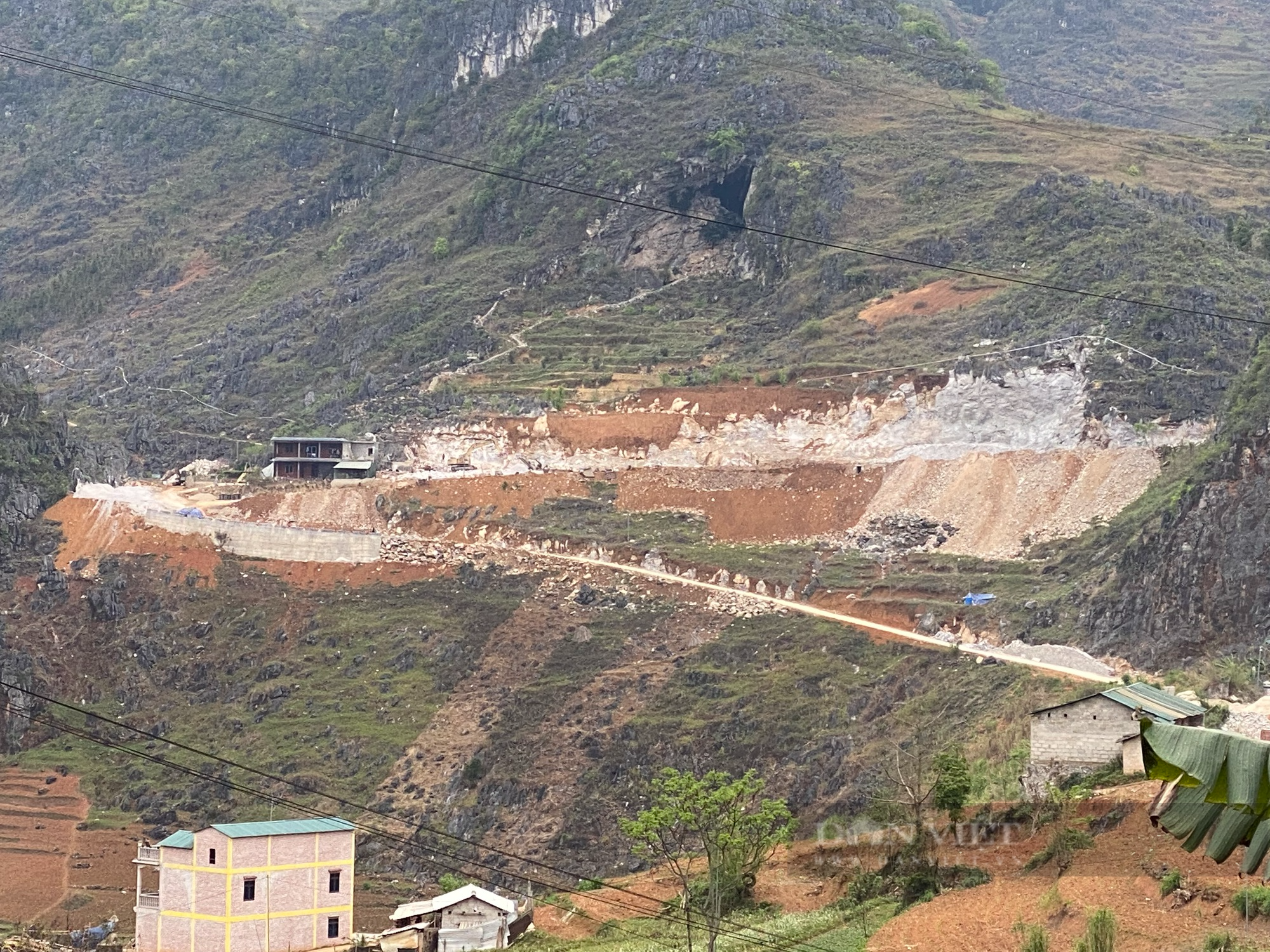 Chủ tịch UBND tỉnh Hà Giang Nguyễn Văn Sơn chỉ đạo “nóng” sau phản ánh Công viên Địa chất Toàn cầu bị “xẻ thịt”- Ảnh 1.