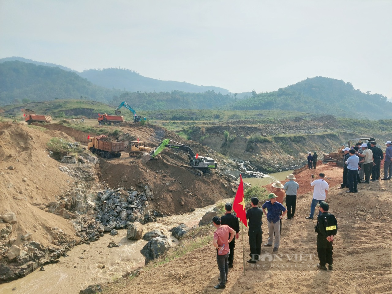 Đắk Lắk: 250 hộ dân trong lòng hồ Krông Pách thượng chưa di dời dù đã chặn dòng, tích nước - Ảnh 1.