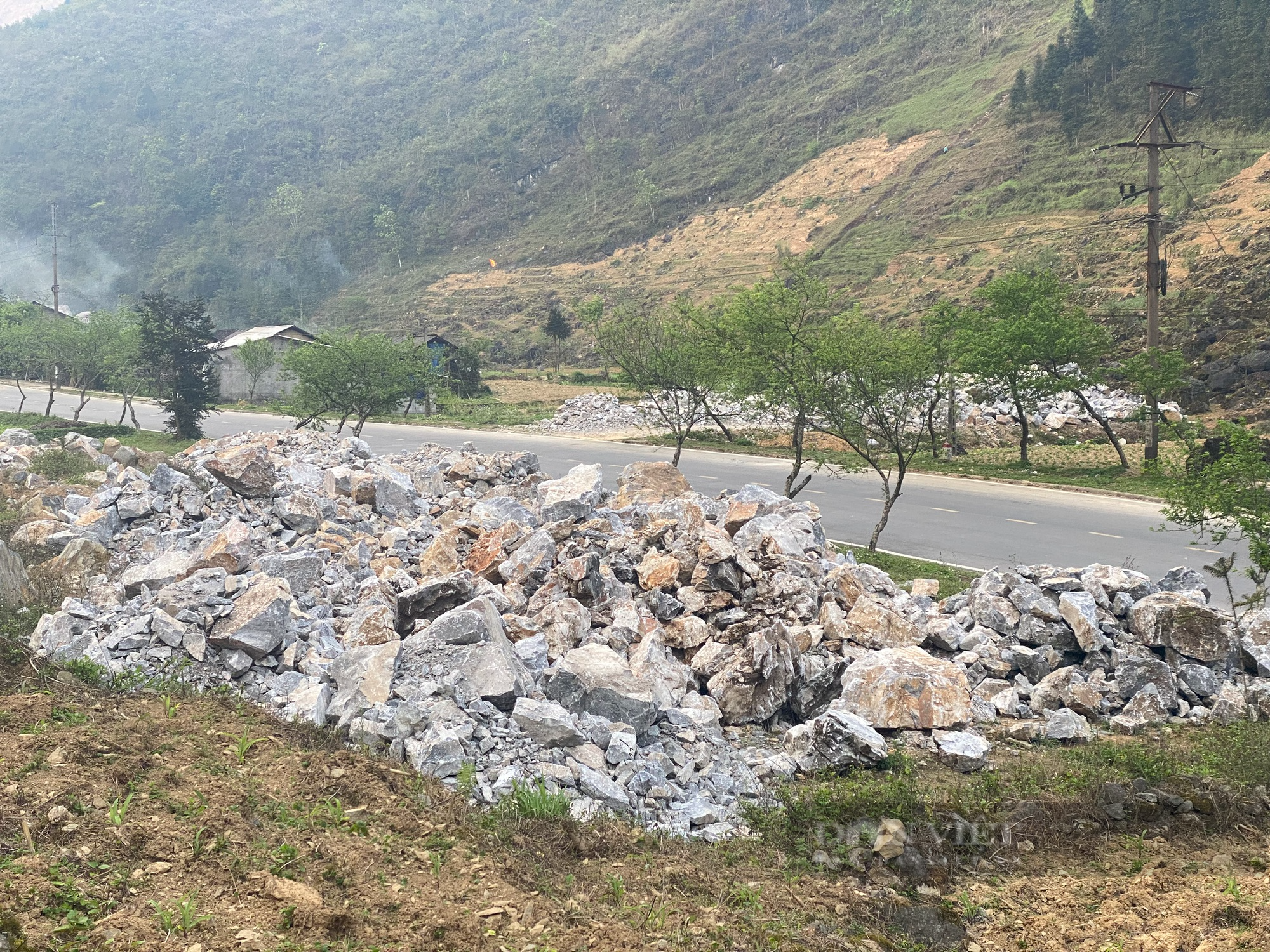 Cao nguyên đá bị “xẻ thịt”: Sở Giao thông Vận tải tỉnh Hà Giang phản hồi nội dung Dân Việt phản ánh- Ảnh 2.