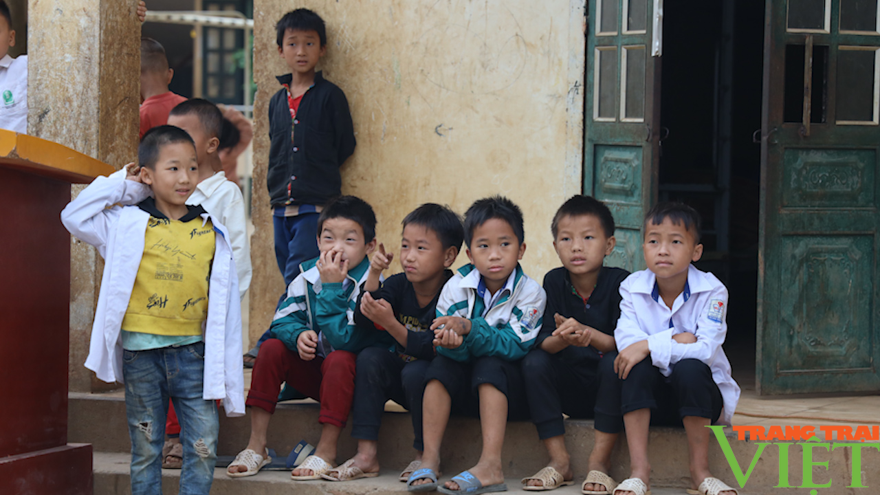 Báo NTNN/Dân Việt: Khởi công "điểm trường mơ ước" Huổi Só - Ảnh 4. Báo NTNN/Dân Việt: Khởi công "điểm trường mơ ước" Huổi Só - Ảnh 4.