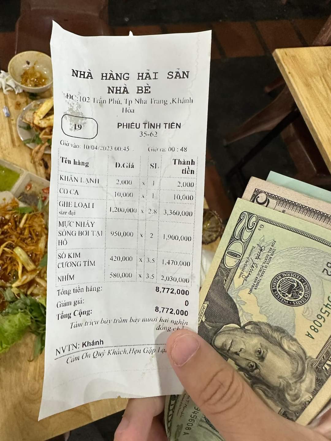 Nha Trang: 3 khách Trung Quốc ăn hết hơn 11kg hải sản, chủ nhà hàng đã xin lỗi  - Ảnh 2.