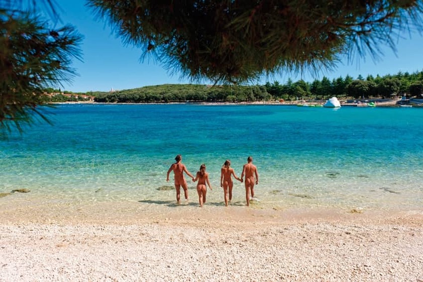 Điểm đến mùa hè Croatia nổi tiếng với các bãi biển “tùy chọn trang phục” - Ảnh 7.