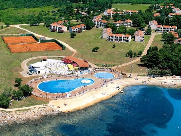 Điểm đến mùa hè Croatia nổi tiếng với các bãi biển “tùy chọn trang phục” - Ảnh 8.