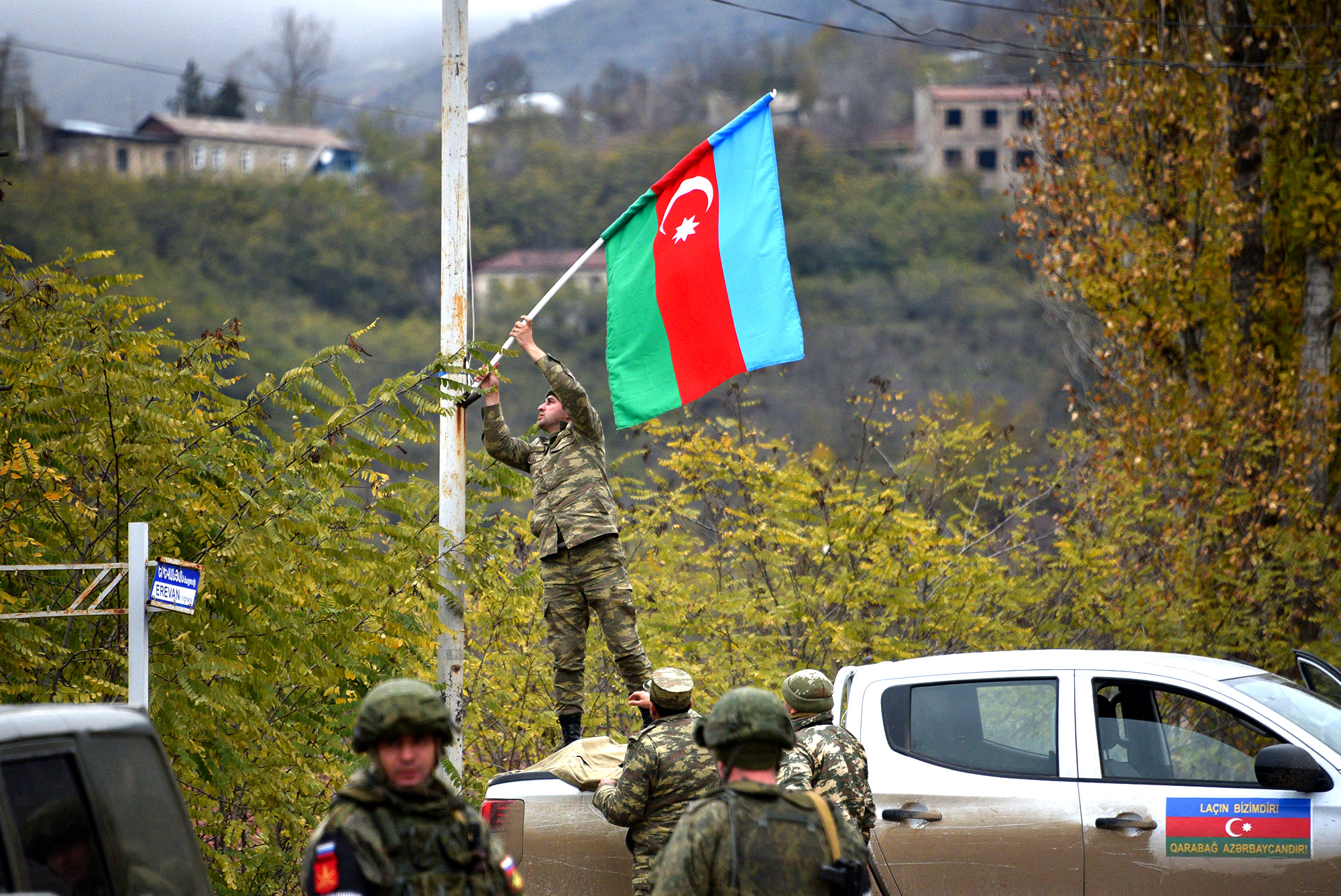Quân đội Armenia giao tranh với Azerbaijan ở khu vực biên giới - Ảnh 1.