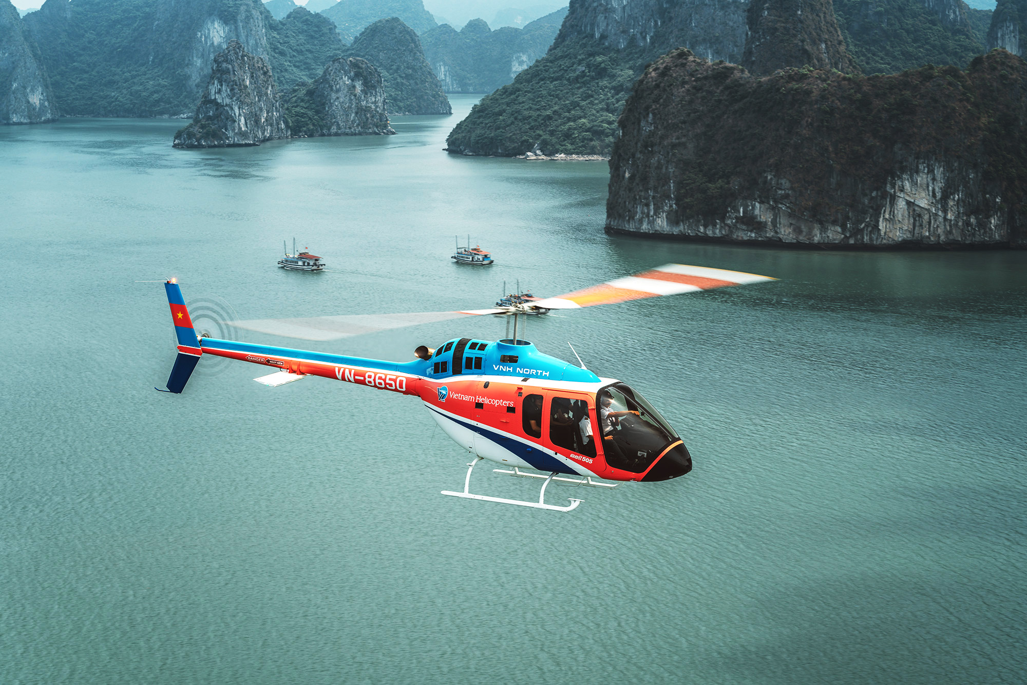 Máy bay trực thăng rơi trên biển Quảng Ninh: DN bảo hiểm đã tạm ứng chi bồi thường 50.000 USD cho gia đình phi công - Ảnh 1.