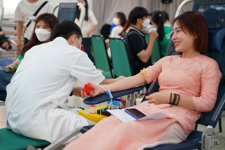  Ngày hội Hiến máu tình nguyện của hơn 1.000 sinh viên tại Đà Nẵng - Ảnh 1.