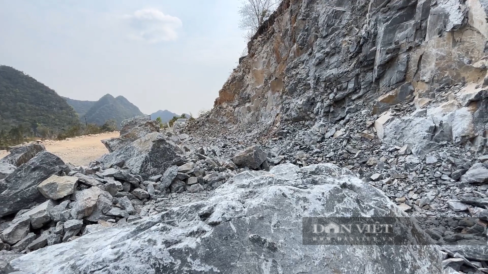 Bài 3: Lãnh đạo UBND thị trấn Đồng Văn dạy cách &quot;lách&quot;… để lấy đá từ Di sản Thế giới - Ảnh 7.