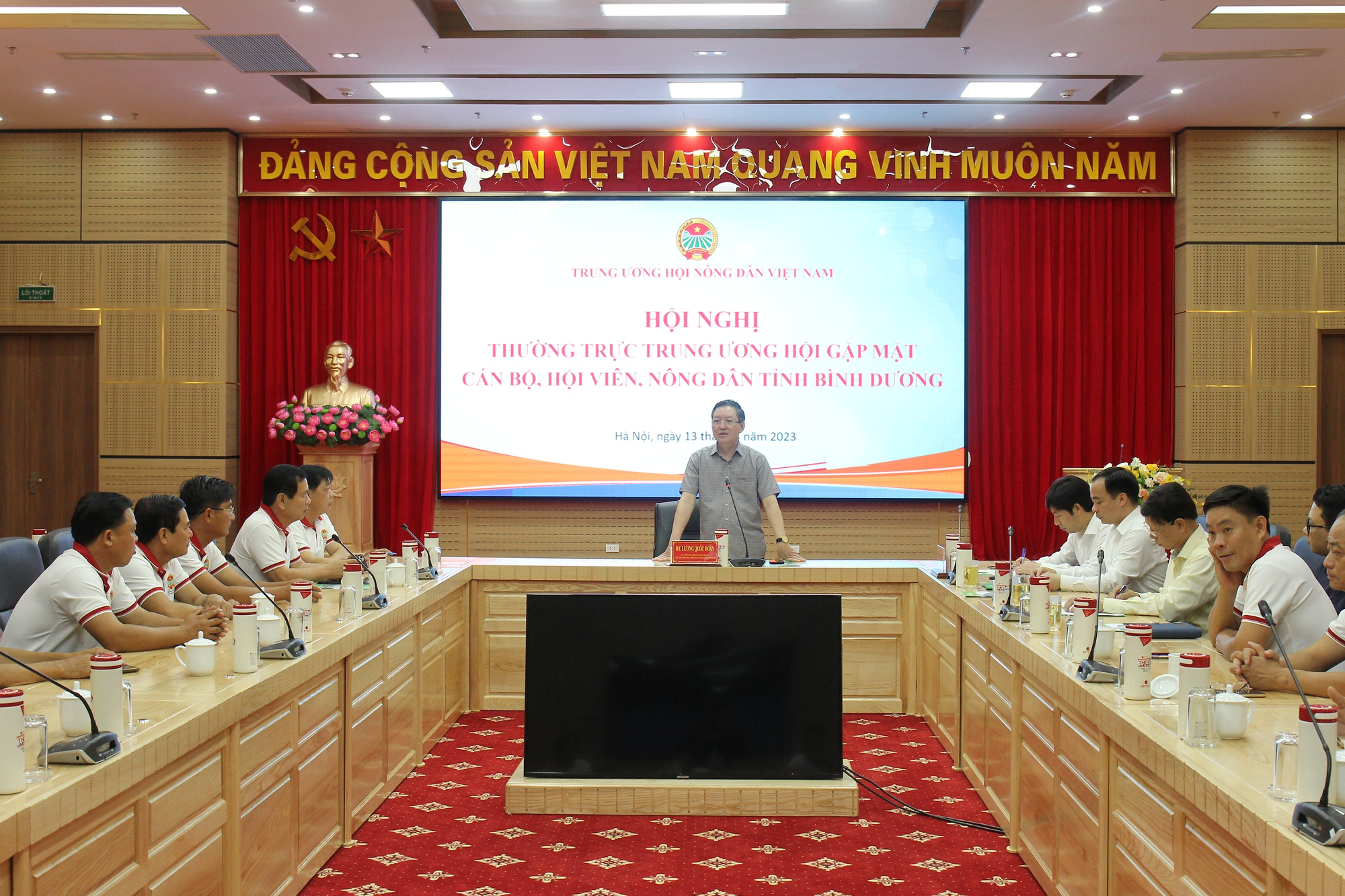 Thường trực Trung ương Hội Nông dân Việt Nam gặp mặt cán bộ, hội viên, nông dân tỉnh Bình Dương - Ảnh 1.