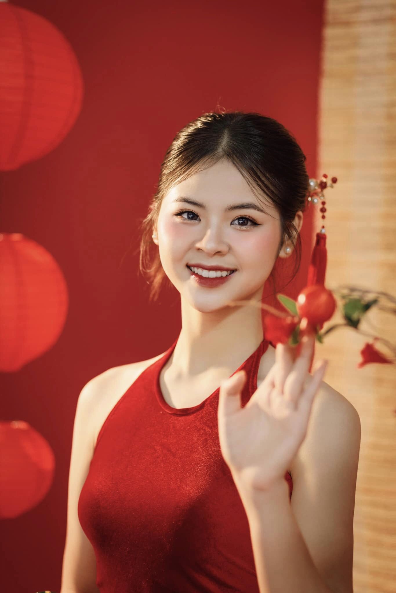 Hoa khôi bóng chuyền Nguyễn Ngân Hà gây sốt khi tham dự Hoa hậu Thế giới Việt Nam 2023 - Ảnh 4.