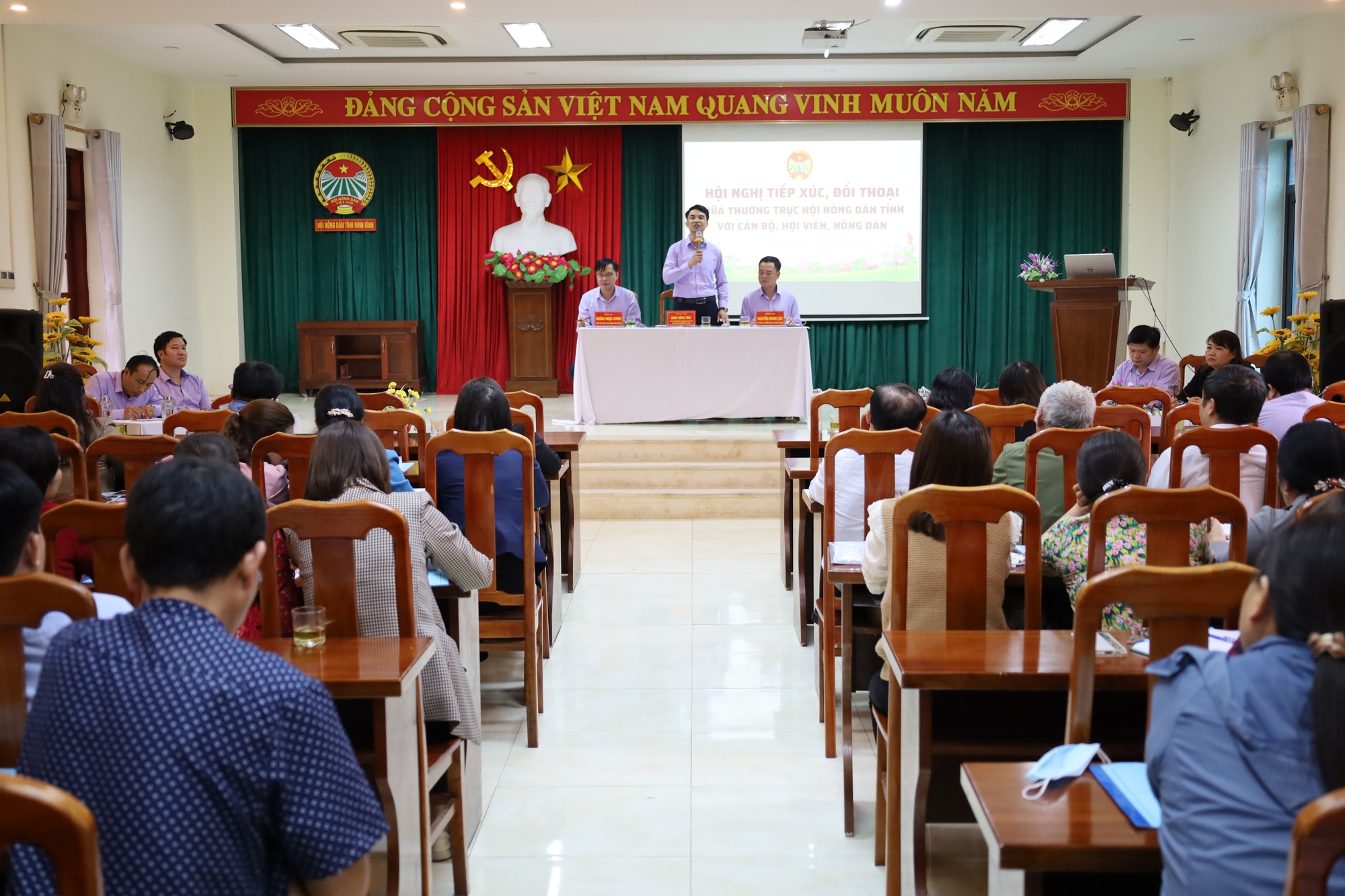 Thường trực Hội Nông dân tỉnh Ninh Bình đối thoại với 358 cán bộ, hội viên nông dân - Ảnh 1.