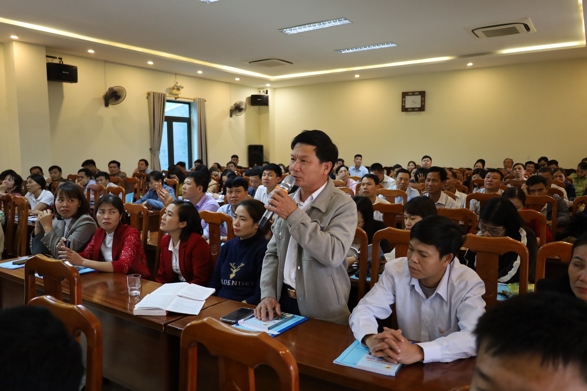 Thường trực Hội Nông dân tỉnh Ninh Bình đối thoại với 358 cán bộ, hội viên nông dân - Ảnh 2.