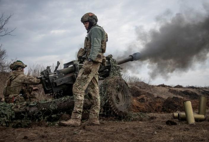 Nóng chiến sự: Nga tuyên bố khoá chặt quân Ukraine ở Bakhmut - Ảnh 1.