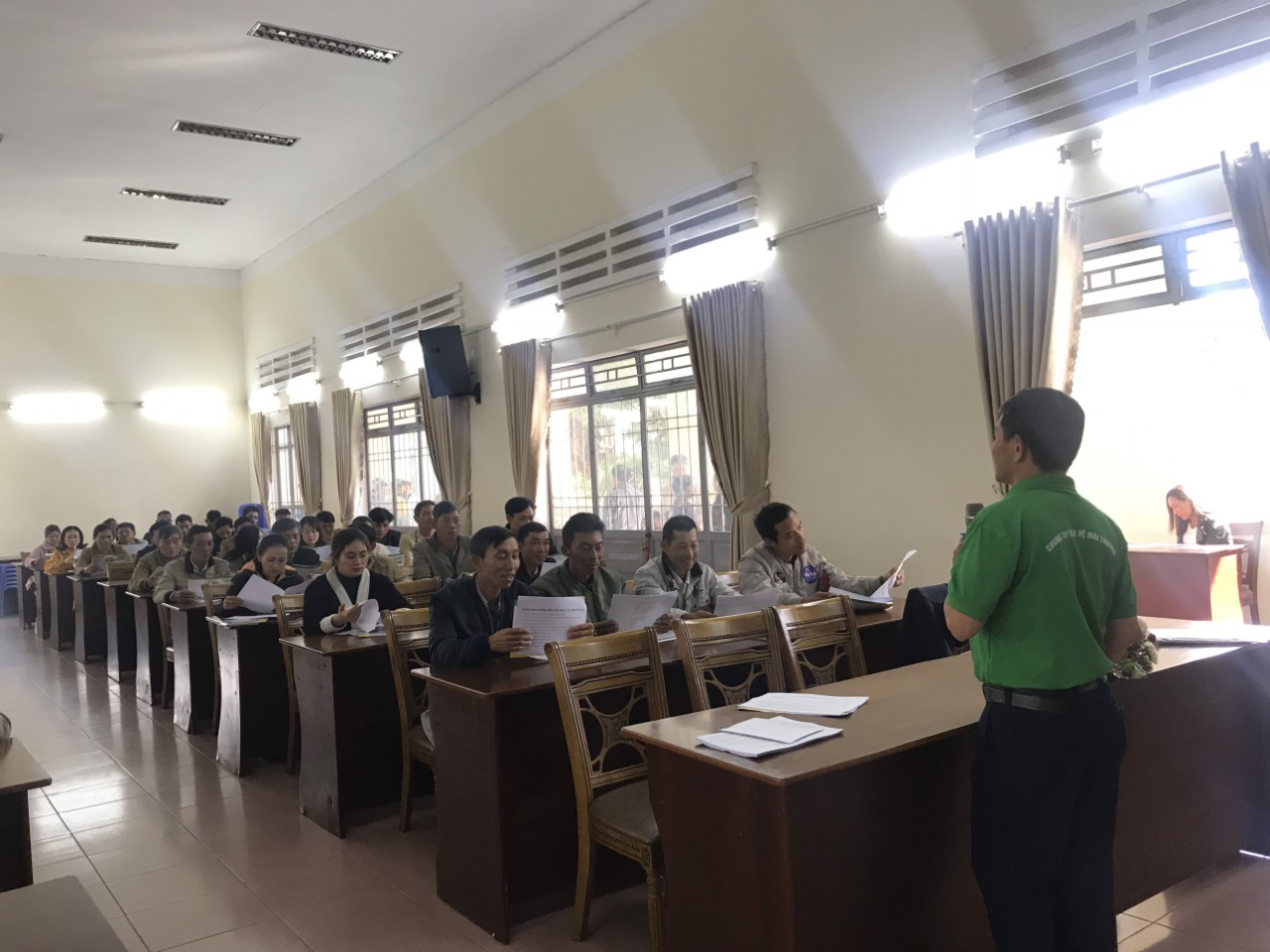 Hội Nông dân tỉnh Lâm Đồng tập huấn cho người dân xử lý rác thải, giảm phát thải khí nhà kính - Ảnh 2.