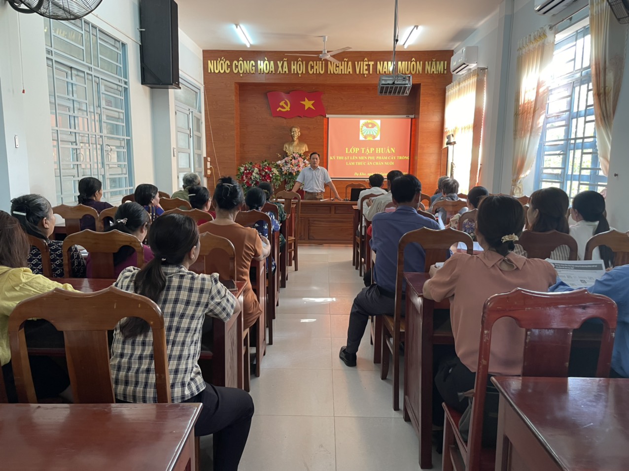 Hội Nông dân tỉnh Lâm Đồng tập huấn cho người dân xử lý rác thải, giảm phát thải khí nhà kính - Ảnh 4.