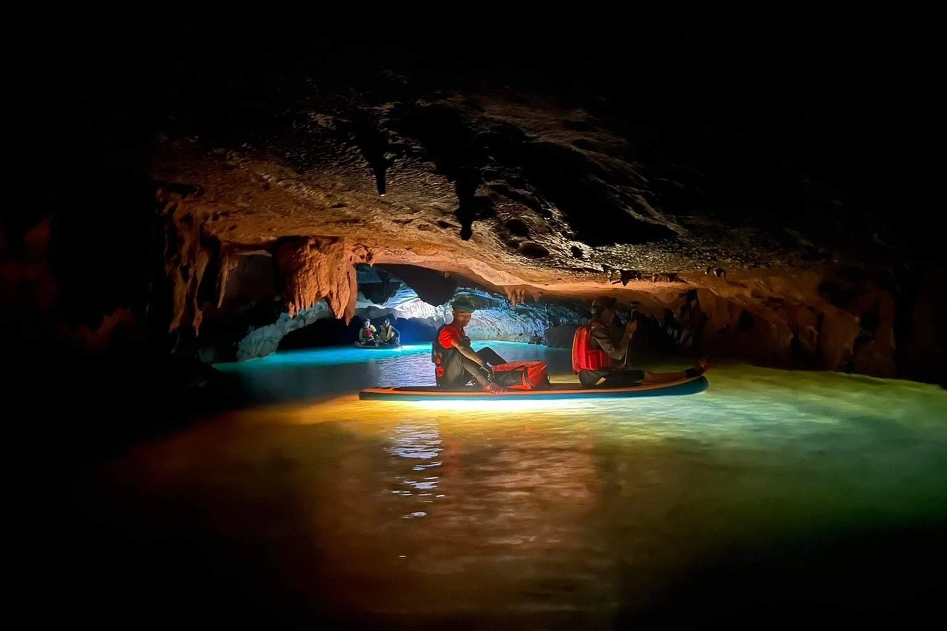 Mê mẩn với vẻ đẹp của 22 hang động mới được phát hiện tại Quảng Bình - Ảnh 1.