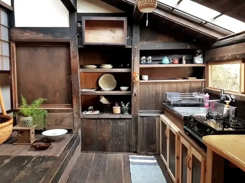 Nhà khách từ nhà bỏ hoang ở Nhật - Ảnh 10.