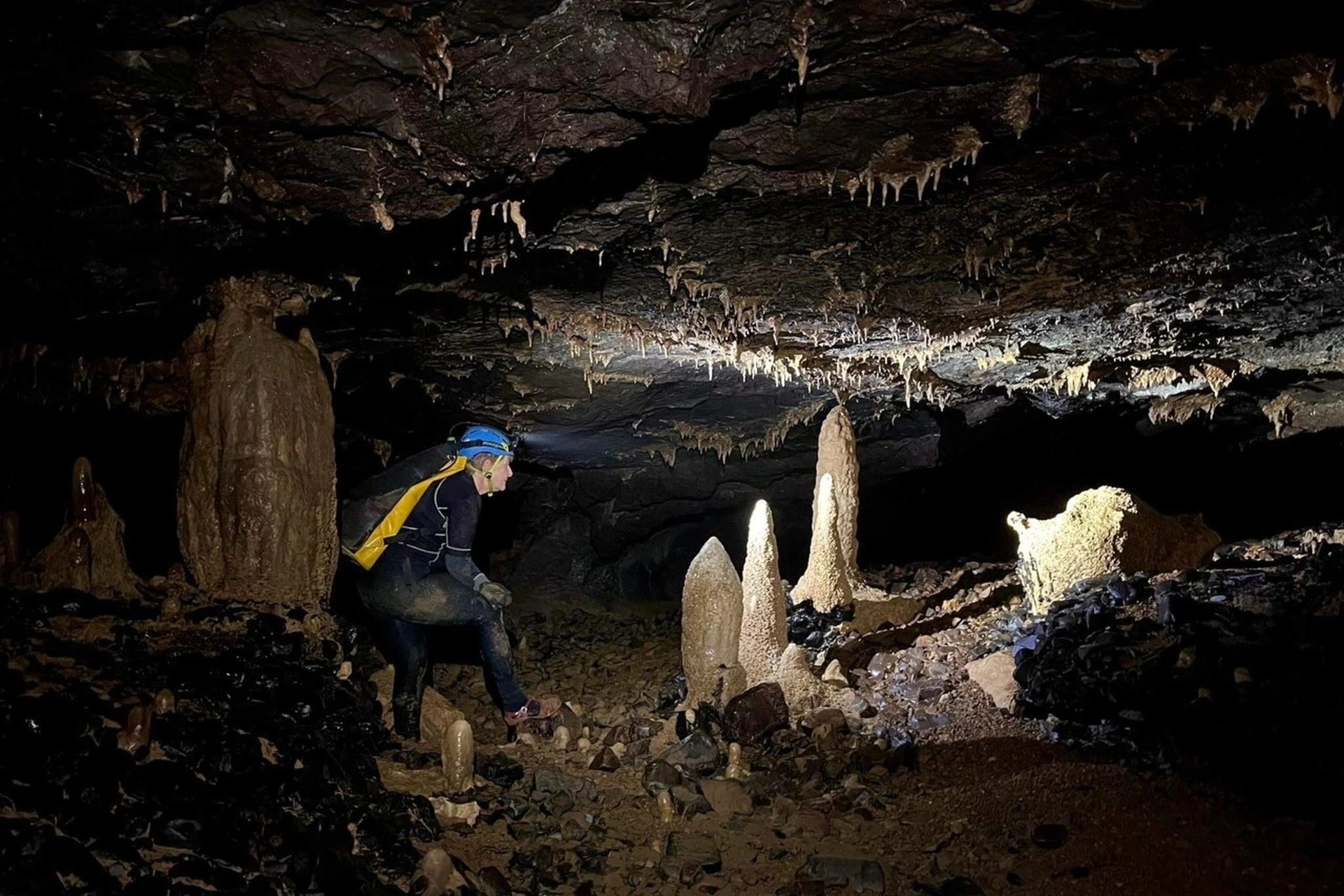 Mê mẩn với vẻ đẹp của 22 hang động mới được phát hiện tại Quảng Bình - Ảnh 2.