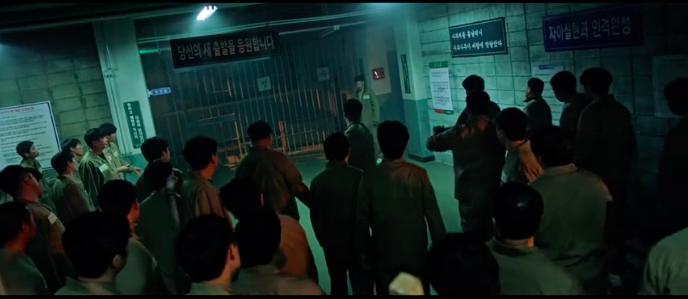 Phim Taxi Driver 2 tập 15: Lee Je Hoon bị đánh khi ở tù, hãng Taxi Cầu Vồng lâm nguy? - Ảnh 2.