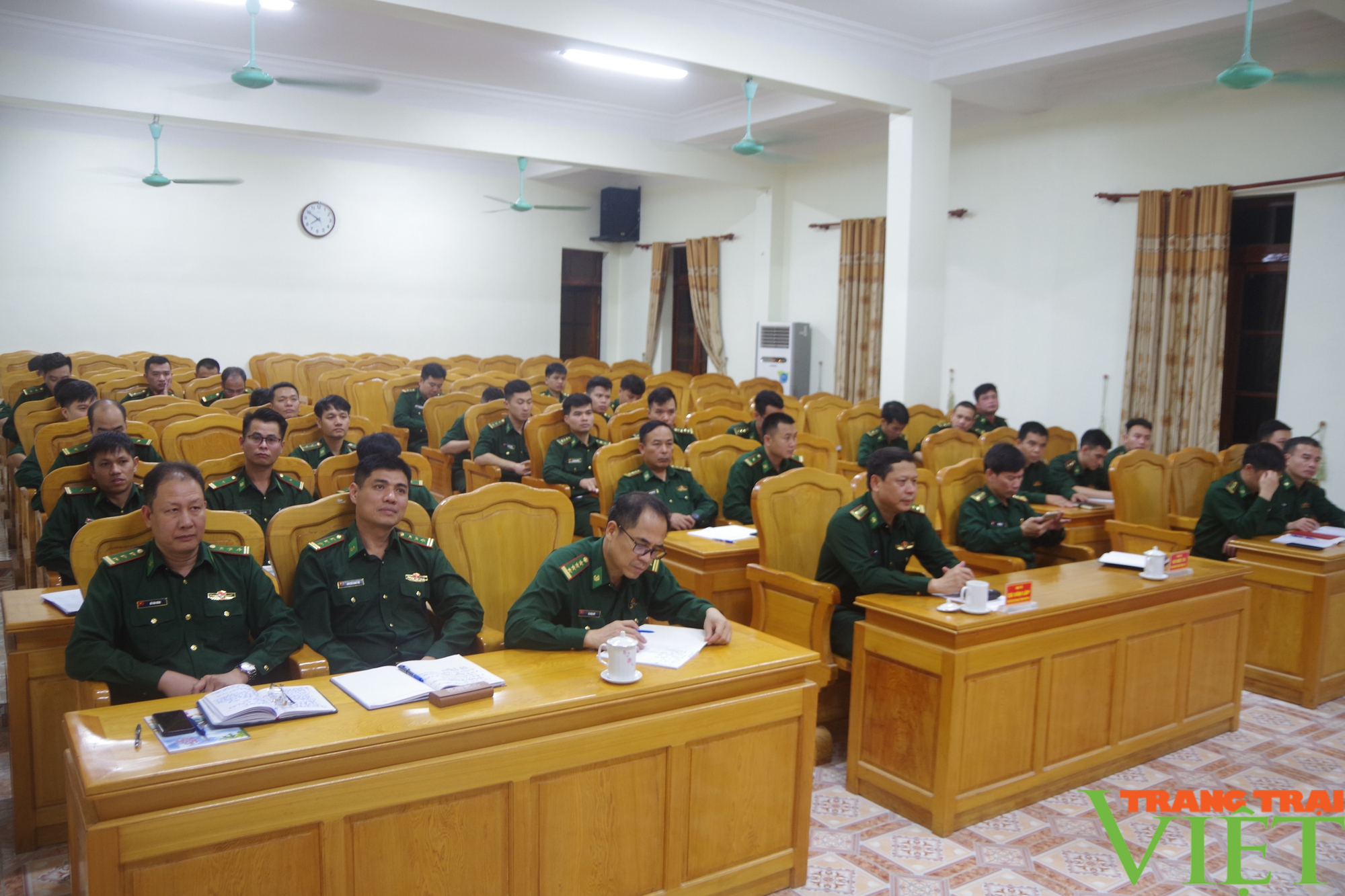 Biên phòng Sơn La: Bồi dưỡng tiếng Lào cho cán bộ, chiến sĩ - Ảnh 1.
