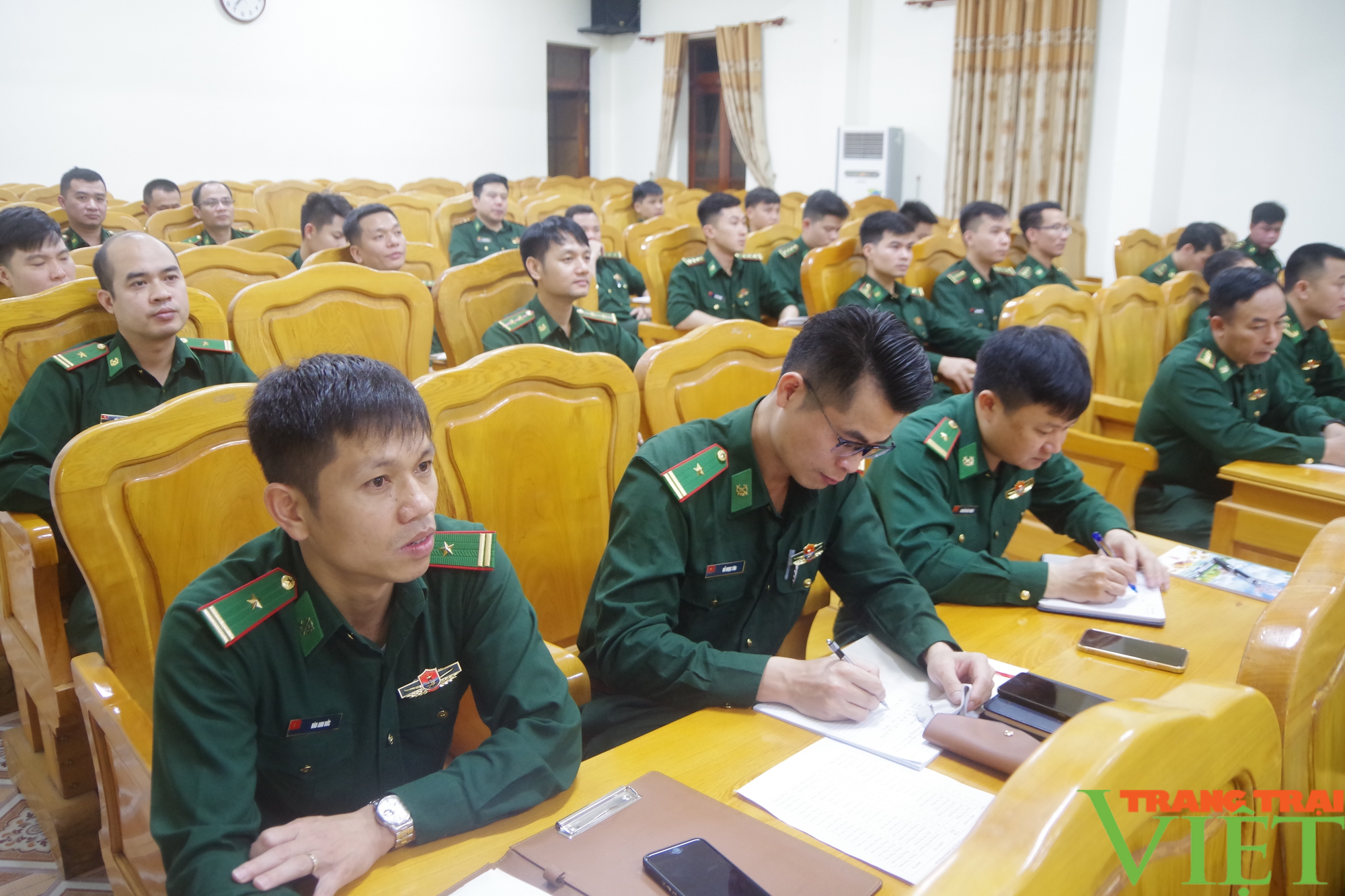 Biên phòng Sơn La: Bồi dưỡng tiếng Lào cho cán bộ, chiến sĩ - Ảnh 3.