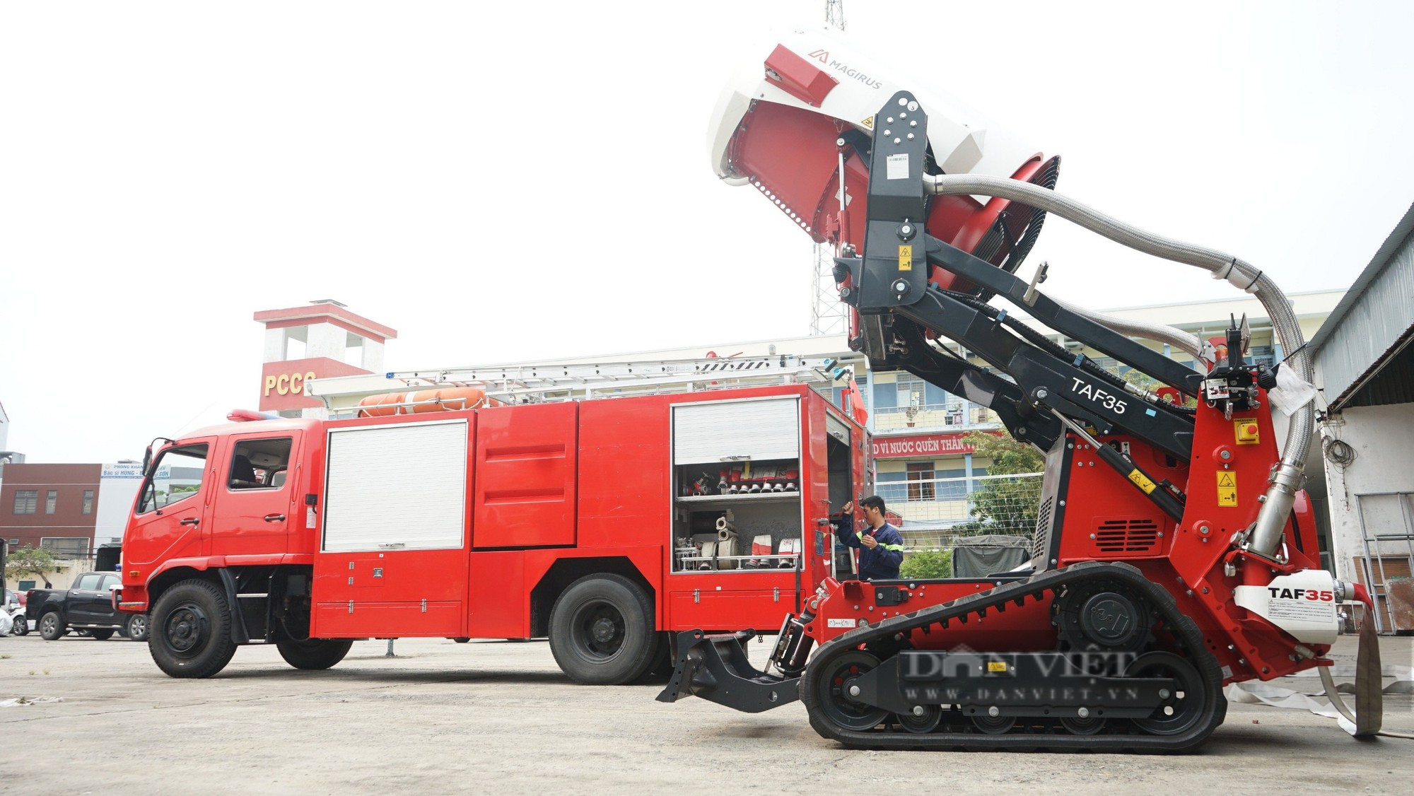 Cận cảnh robot chữa cháy đầu tiên tại Đà Nẵng  - Ảnh 1.