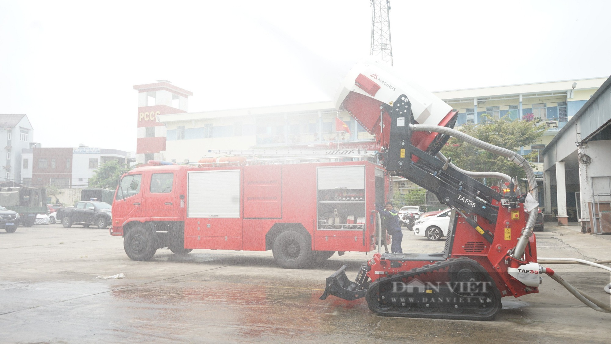 Cận cảnh robot chữa cháy đầu tiên tại Đà Nẵng  - Ảnh 7.