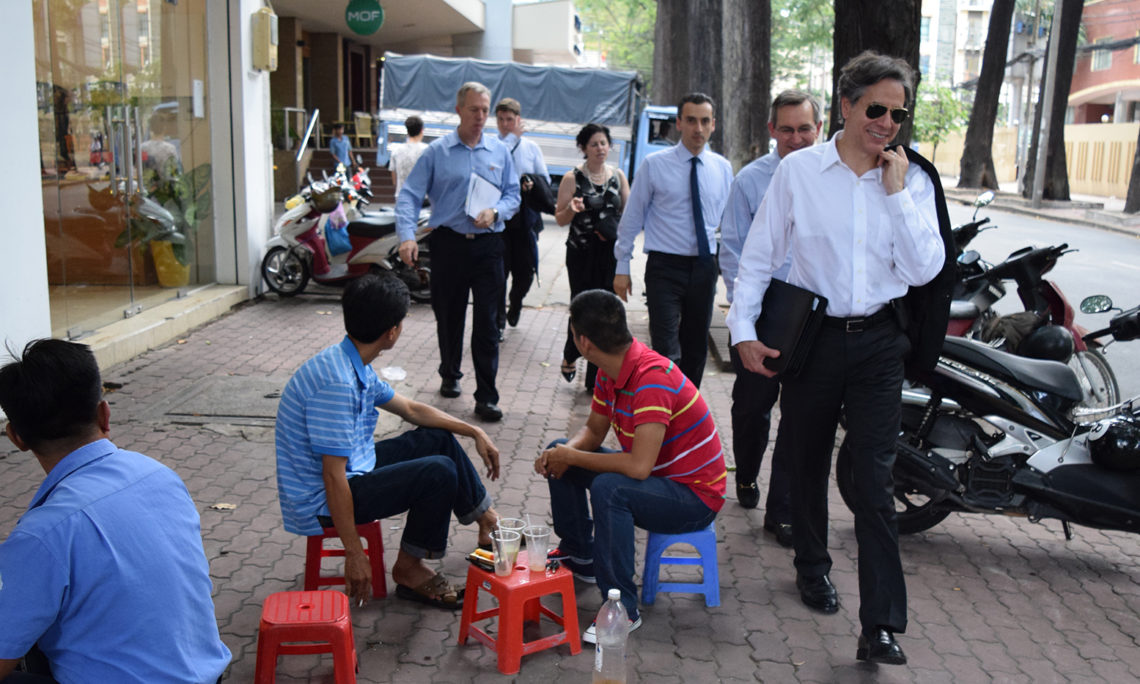 Hình ảnh đầu tiên của Ngoại trưởng Mỹ Antony Blinken thăm Việt Nam - Ảnh 3.