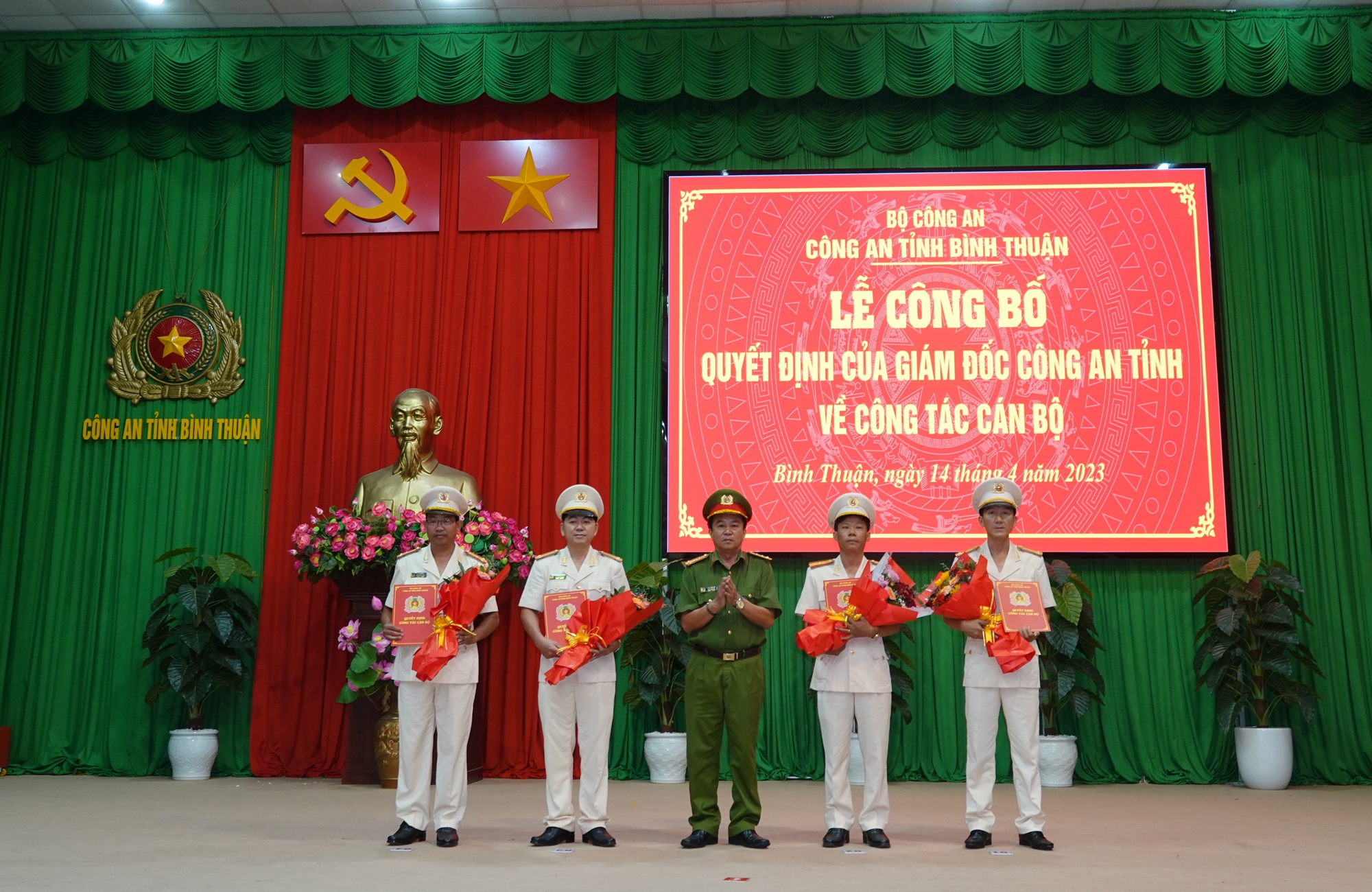 Bình Thuận: Bổ nhiệm tân Chánh thanh tra, tân Trưởng Phòng CSGT và nhiều cán bộ chủ chốt cấp phòng và huyện - Ảnh 1.