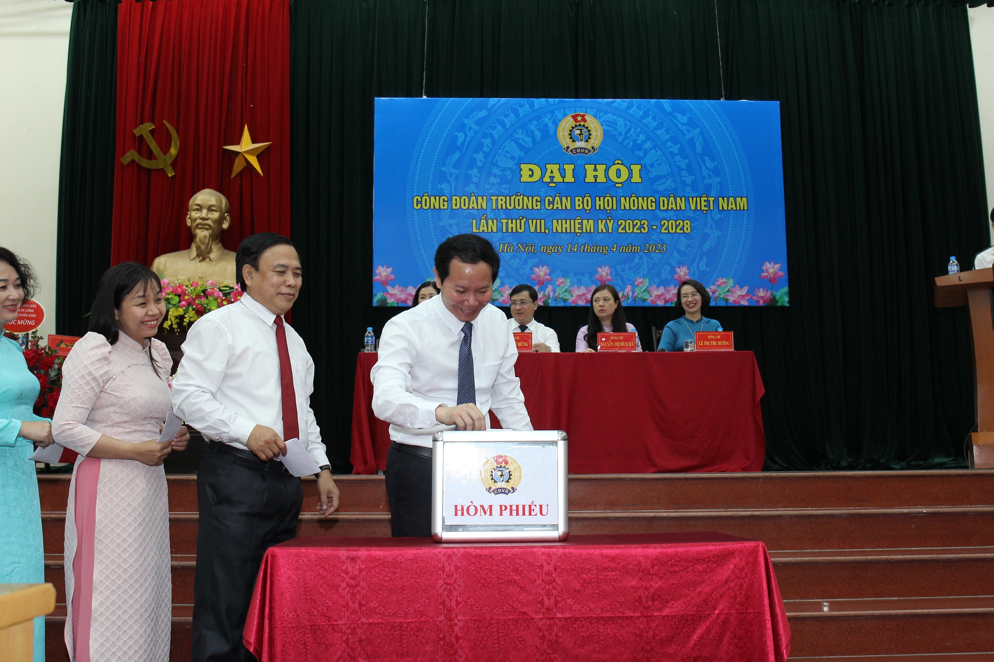 Công đoàn Trường cán bộ Hội Nông dân Việt Nam tổ chức thành công Đại hội khóa VII, nhiệm kỳ 2018-2023 - Ảnh 2.