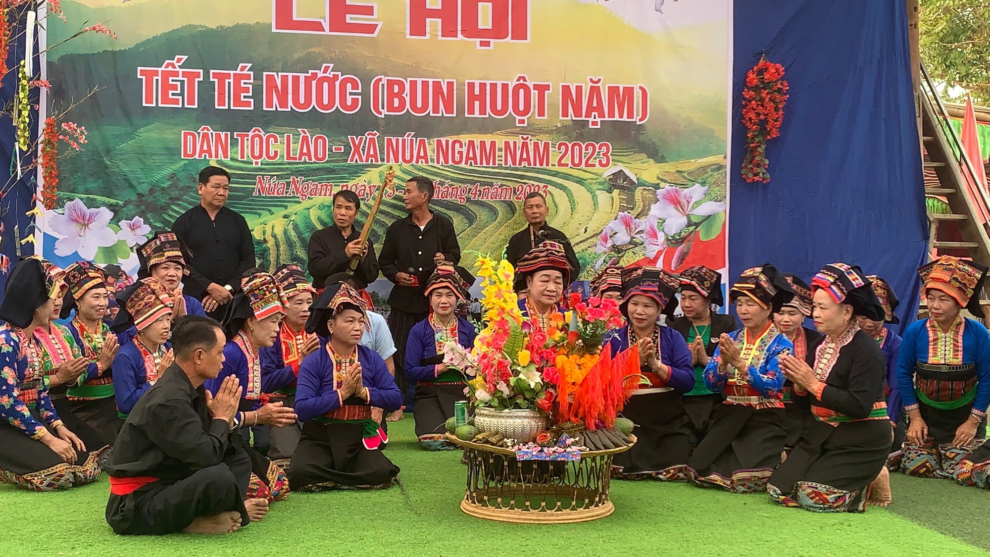 Đặc sắc “Tết té nước” dân tộc Lào ở Điện Biên - Ảnh 1.