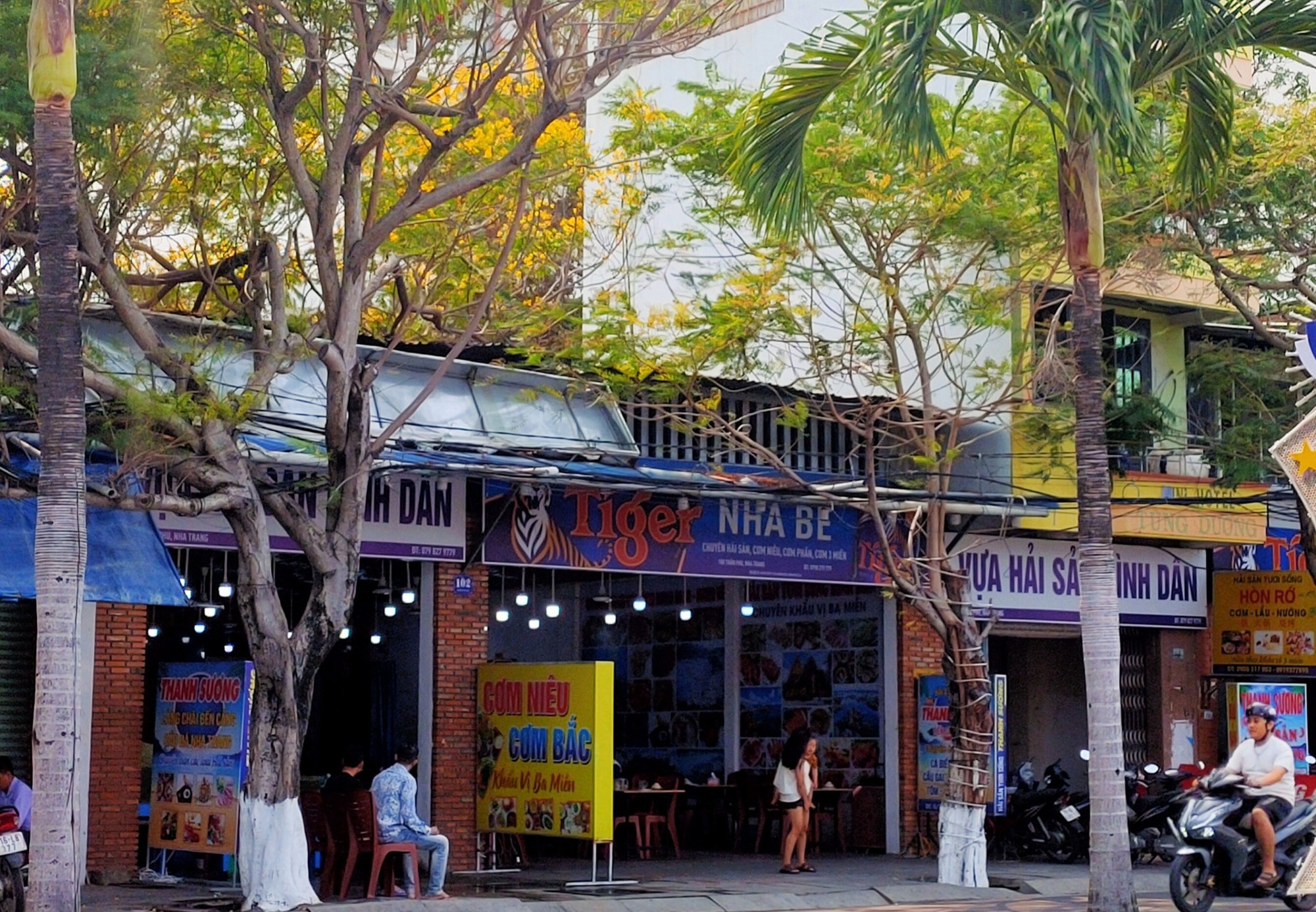 Vụ nhà hàng bị tố chặt chém ở Nha Trang, nhiều giải pháp hạn chế tình trạng chặt chém du khách - Ảnh 1.