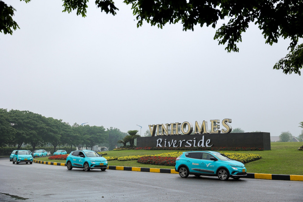 Khai trương hãng taxi thuần điện đầu tiên tại Việt Nam - Ảnh 2.