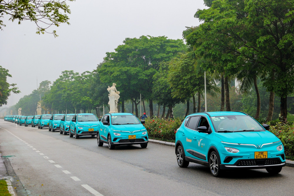 Khai trương hãng taxi thuần điện đầu tiên tại Việt Nam - Ảnh 3.
