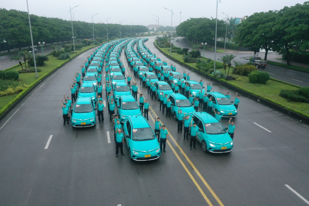 Khai trương hãng taxi thuần điện đầu tiên tại Việt Nam - Ảnh 7.