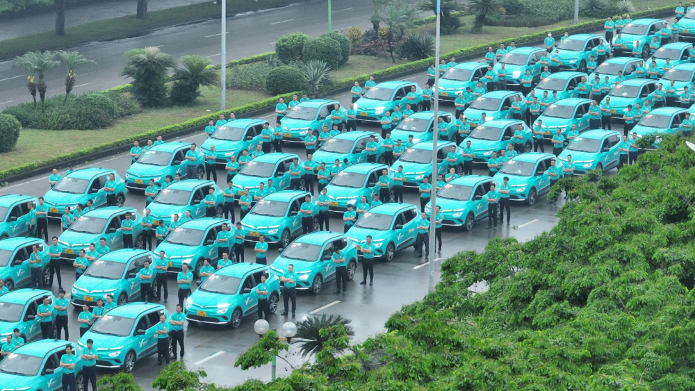 Khai trương hãng taxi thuần điện đầu tiên tại Việt Nam - Ảnh 8.
