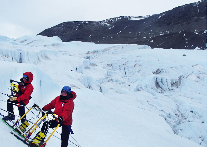 Các nhà khoa học giải mã bí ẩn về thác máu trăm tuổi ở Nam cực - Ảnh 3.