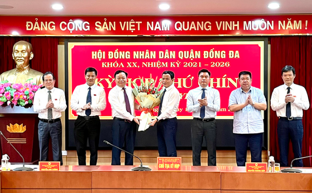 Ông Nguyễn Thanh Tùng được bầu làm Phó Chủ tịch UBND quận Đống Đa - Ảnh 1.